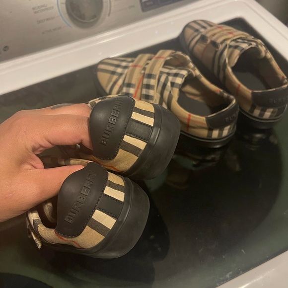 COPY - Burberry Sneakers Boys size 30 (little kids 12) - Picture 2 of 3